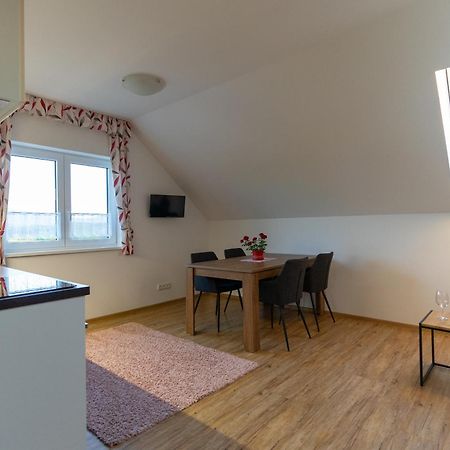 Apartmany Kohoutek A Slepicka V Novohradskych Horach Нове-Гради Екстер'єр фото