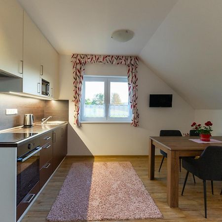 Apartmany Kohoutek A Slepicka V Novohradskych Horach Нове-Гради Екстер'єр фото