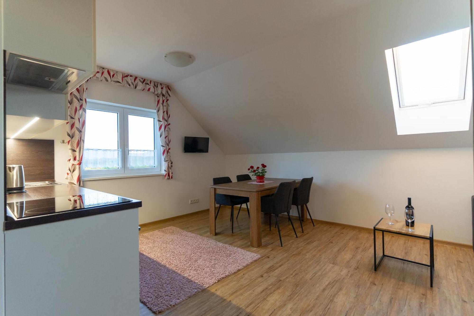 Apartmany Kohoutek A Slepicka V Novohradskych Horach Нове-Гради Екстер'єр фото