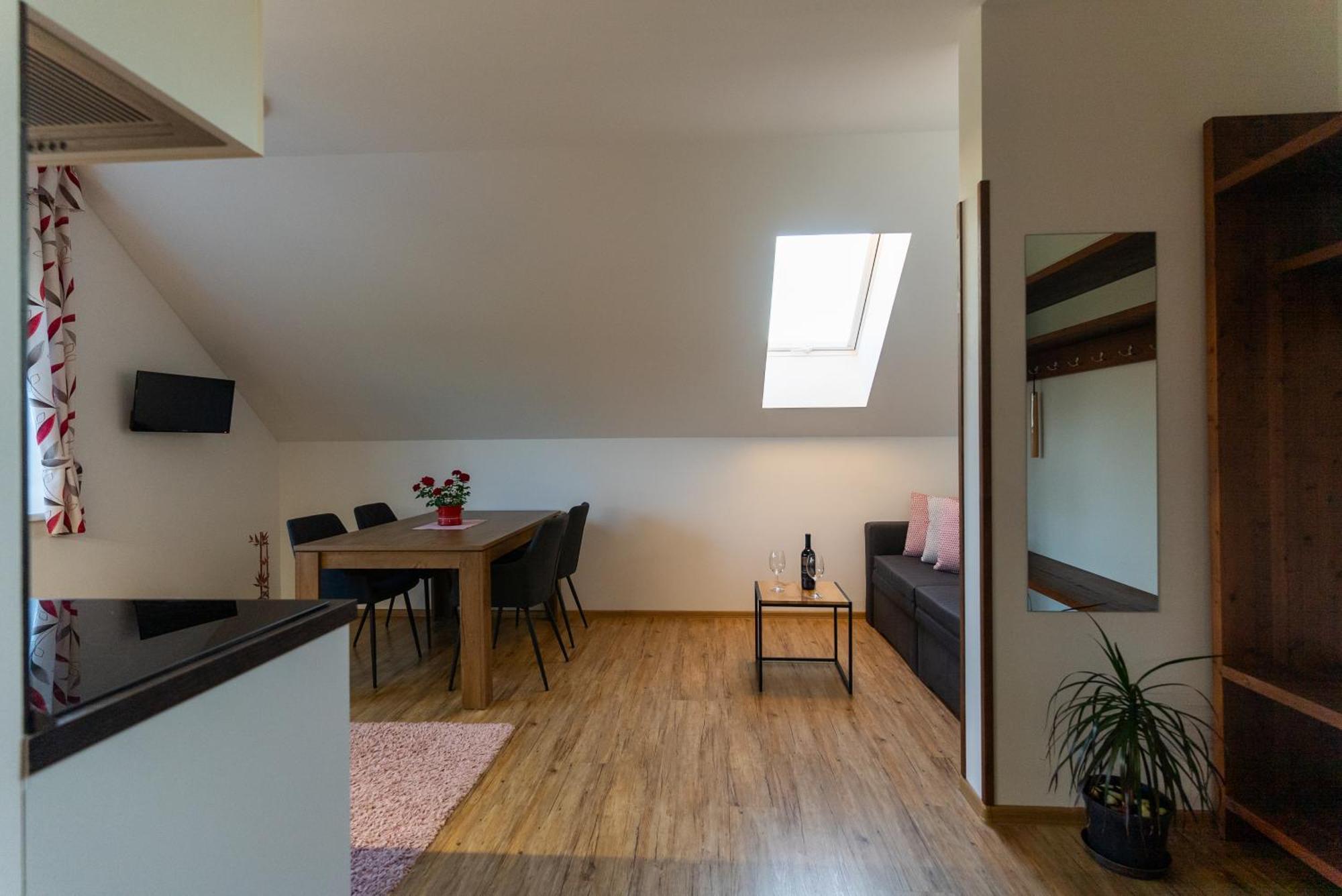 Apartmany Kohoutek A Slepicka V Novohradskych Horach Нове-Гради Екстер'єр фото