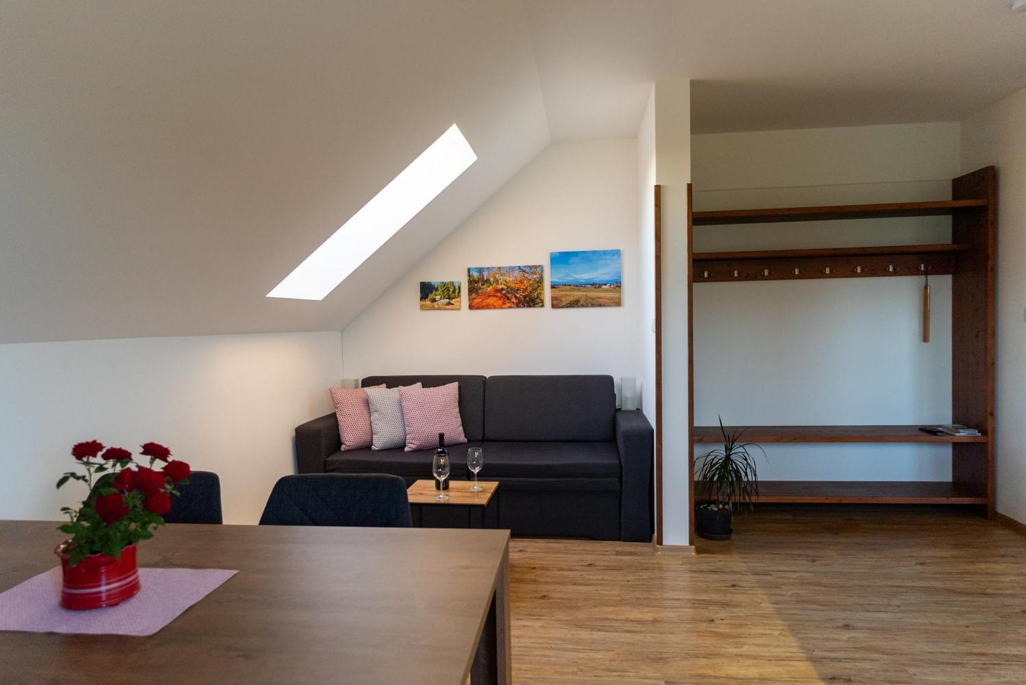 Apartmany Kohoutek A Slepicka V Novohradskych Horach Нове-Гради Екстер'єр фото