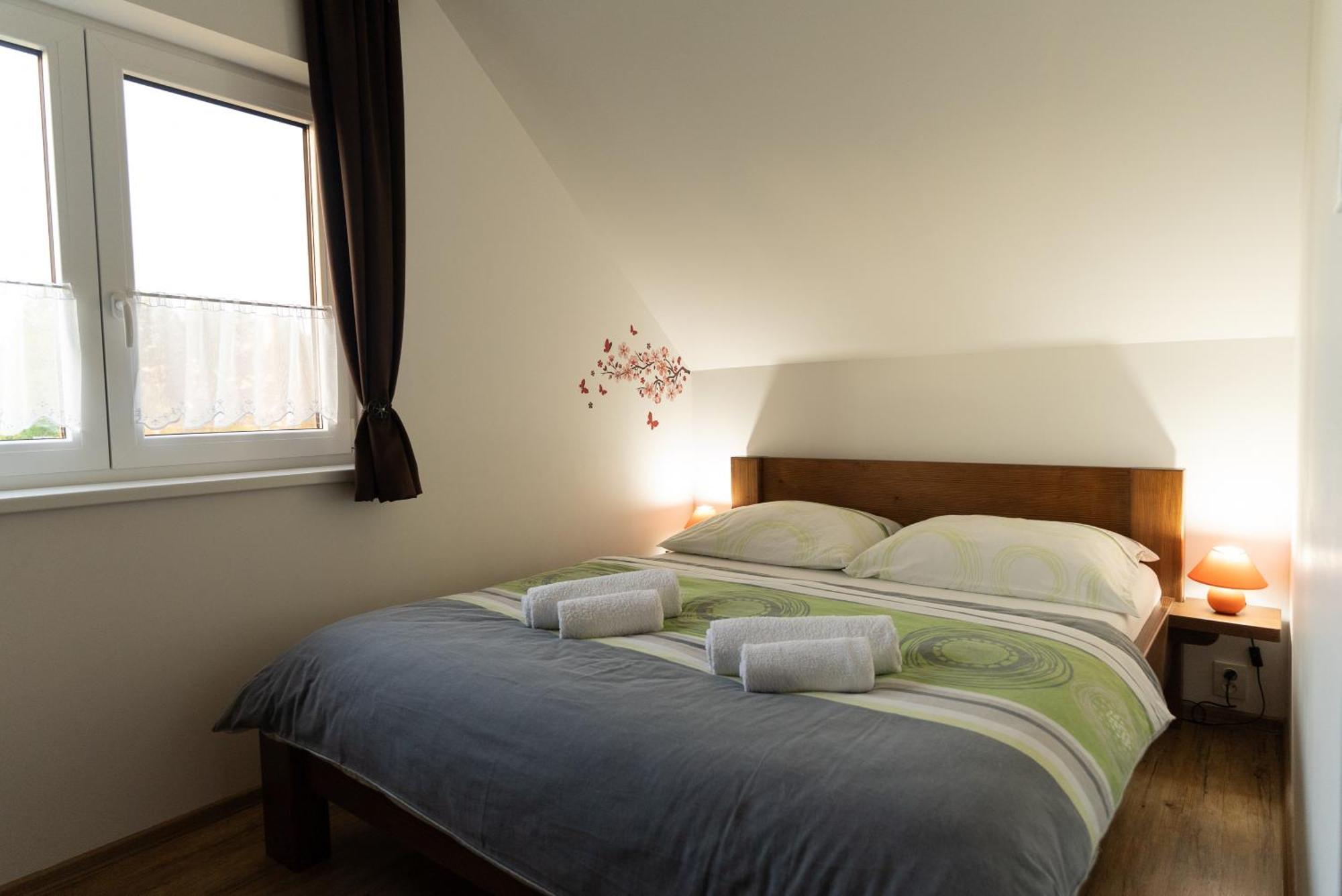 Apartmany Kohoutek A Slepicka V Novohradskych Horach Нове-Гради Екстер'єр фото