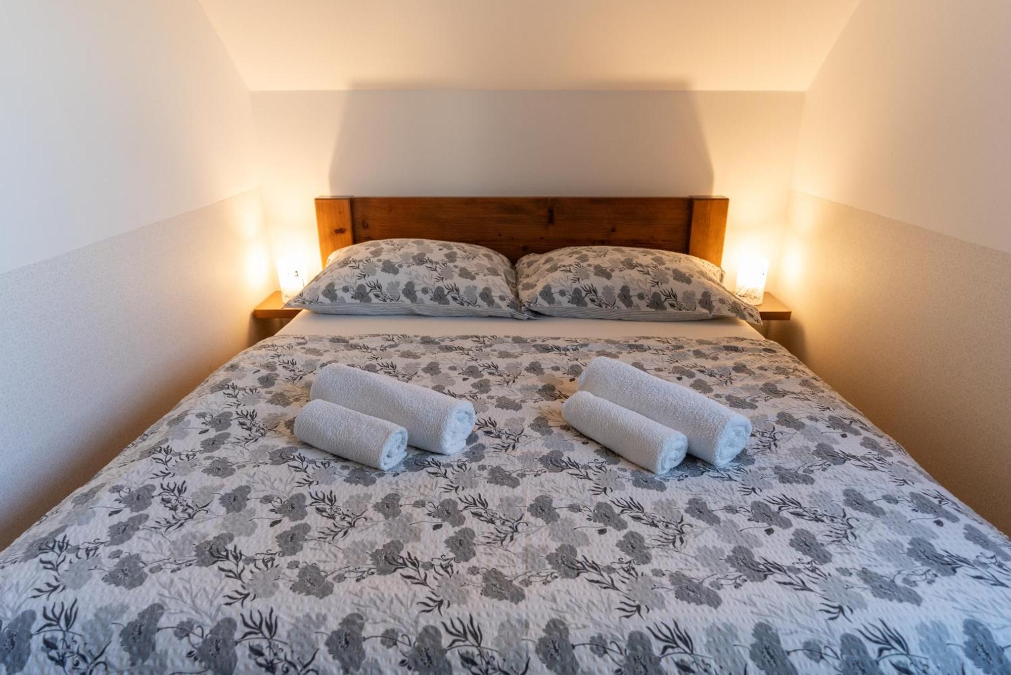 Apartmany Kohoutek A Slepicka V Novohradskych Horach Нове-Гради Екстер'єр фото