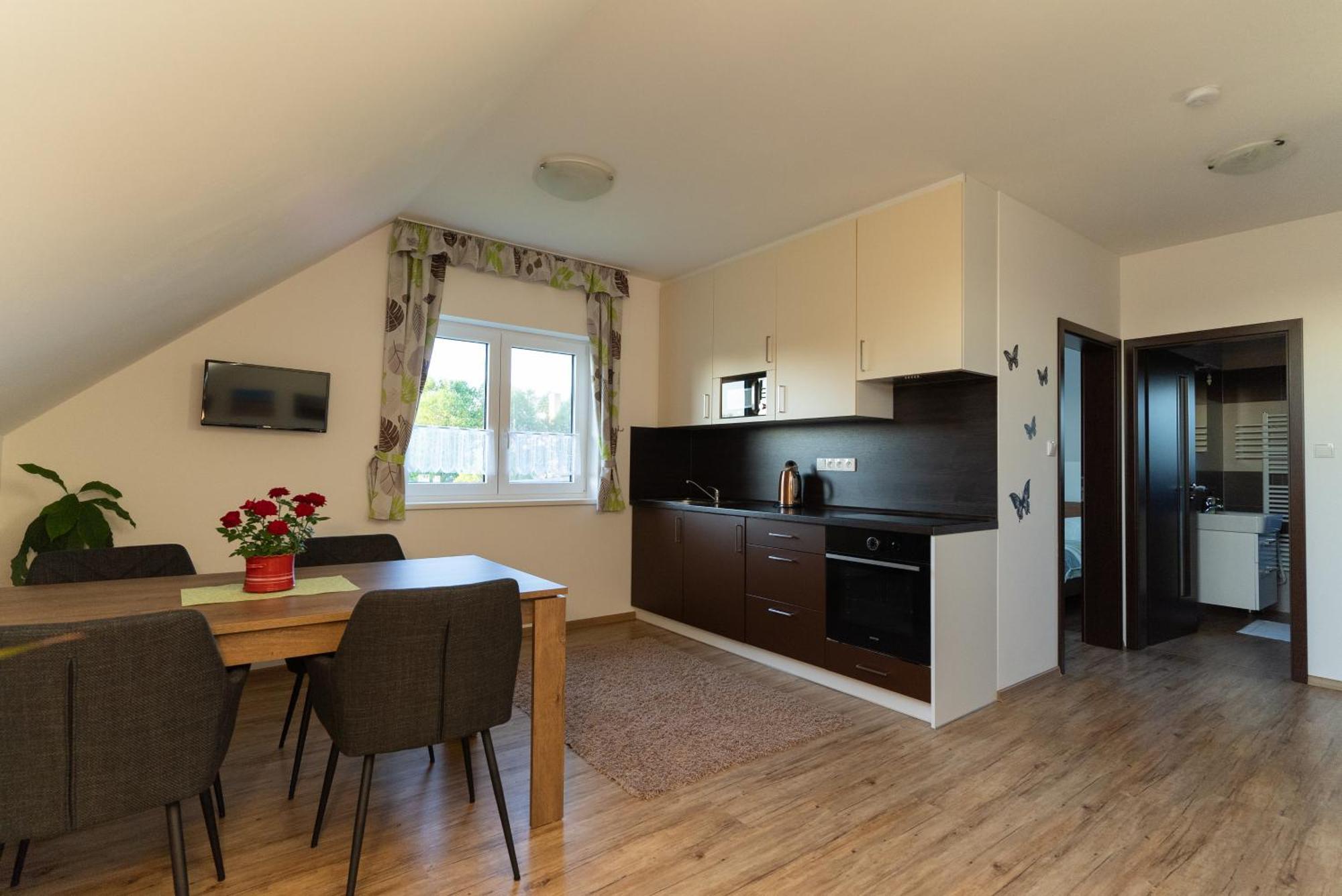 Apartmany Kohoutek A Slepicka V Novohradskych Horach Нове-Гради Екстер'єр фото
