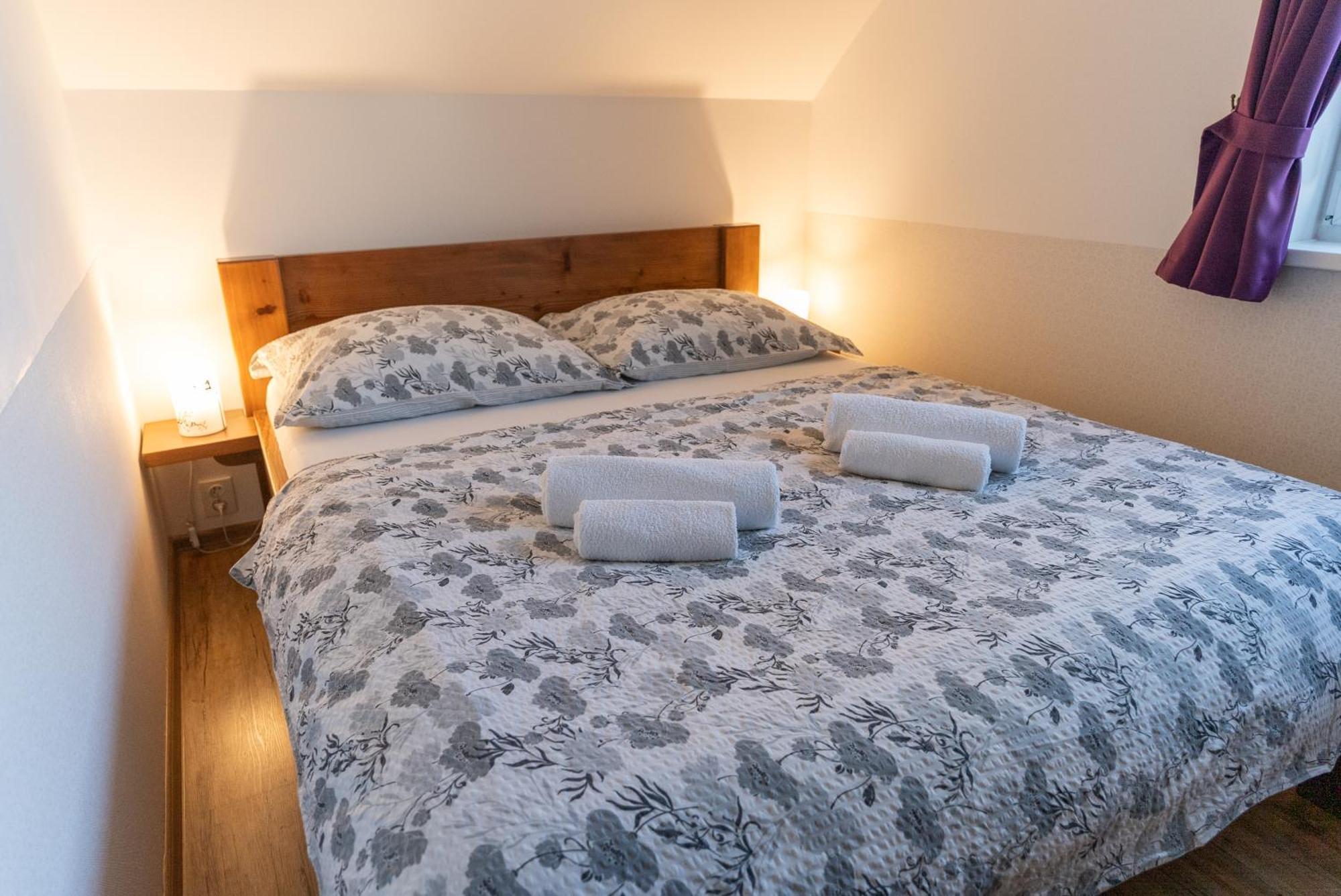 Apartmany Kohoutek A Slepicka V Novohradskych Horach Нове-Гради Екстер'єр фото